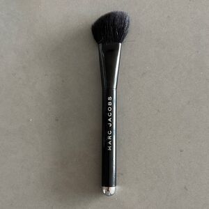 Marc Jacobs Sleek Blush Black Makeup Brush